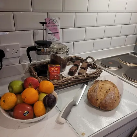 Quiet Basement Flat Near Train Station & Centre Apartman Bristol